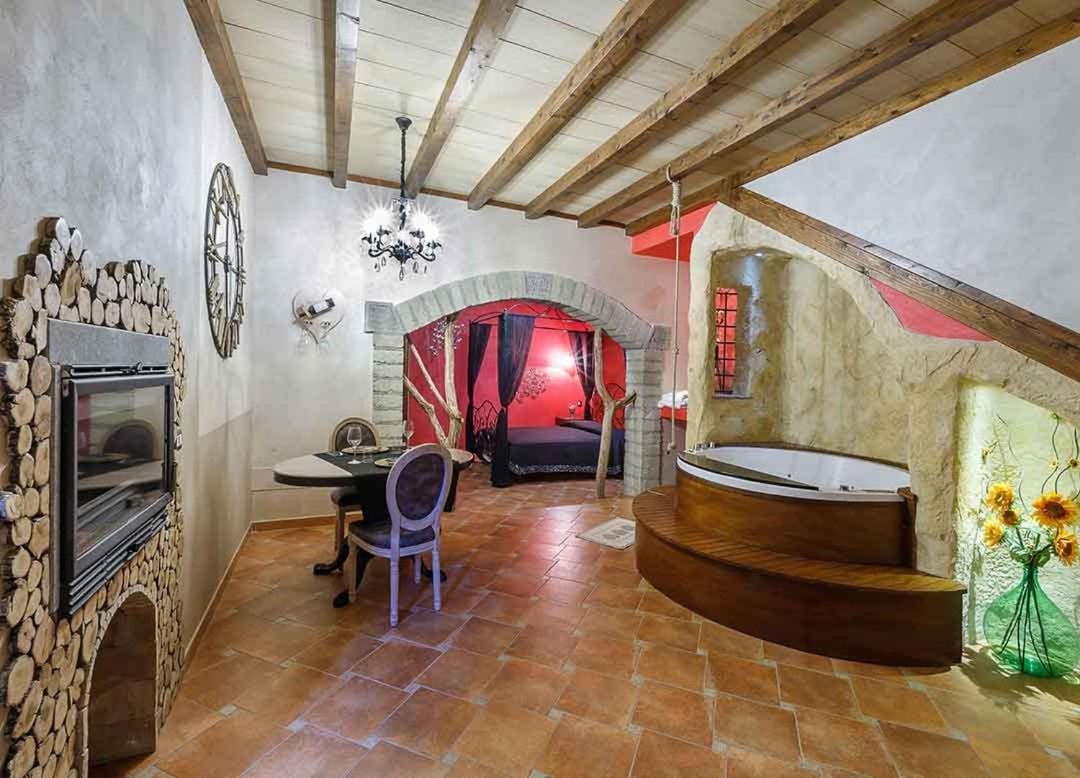 Il Giardino dei Flintstones B&B Cerveteri Exterior foto